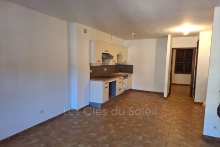 Location maison 3 chambres 83 m² Le Revest-les-Eaux - Photo 5