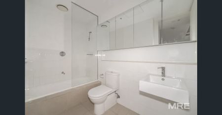 Heart of the city living - Photo 3