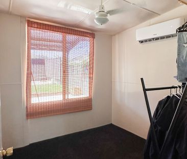 Modern furnished character home - Photo 3