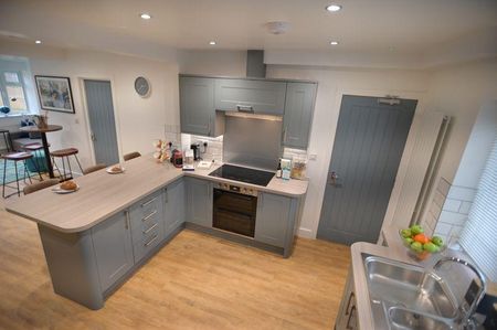 6 bedroom property to rent - Photo 4