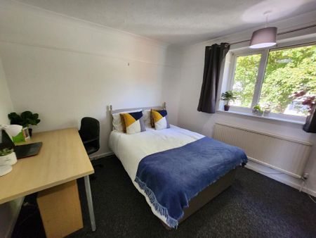 4 bedroom terraced house to rent - Photo 5