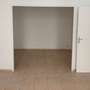 Appartement 2 pièces 33m2 MARSEILLE 3EME 600 euros - Photo 2