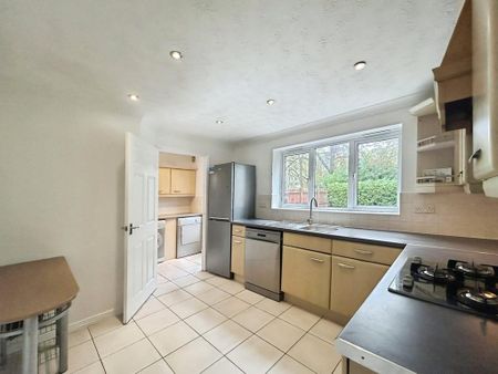 4 bedroom detached house to rent - Photo 4