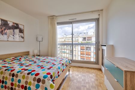 Location Appartement 4 pièces 92m² PARIS 15ème - Photo 3