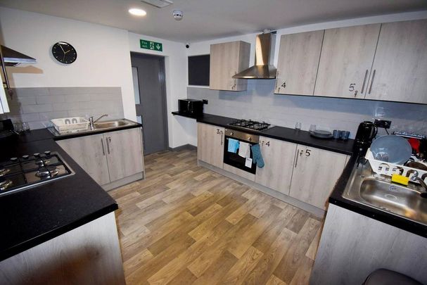 1 bedroom in a house share to rent - Photo 1