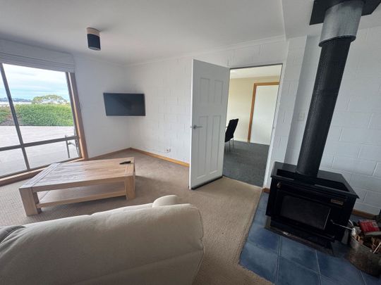 Charming 2 Bedroom Unit in Peaceful Lewisham - Utilities Included - Photo 1