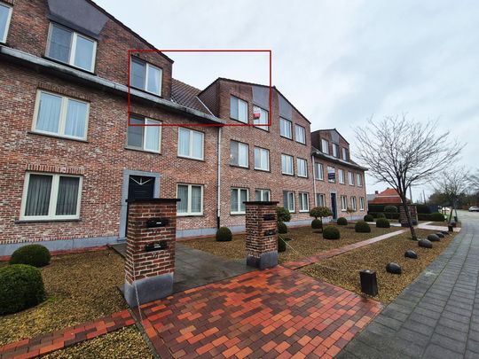 Appartement op de 2de verdieping in hartje Sint-Lenaarts met ruim terras, garage en gemeenschappelijke fietsenstalling - Photo 1