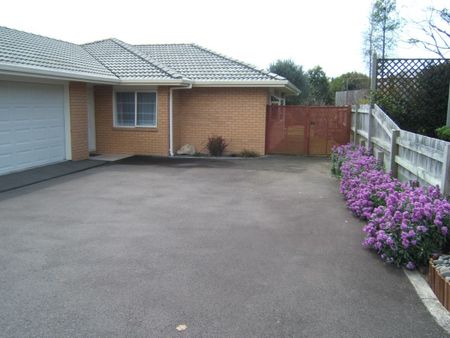 Neat and Tidy Welcome Bay Home - Welcome Bay - Photo 5