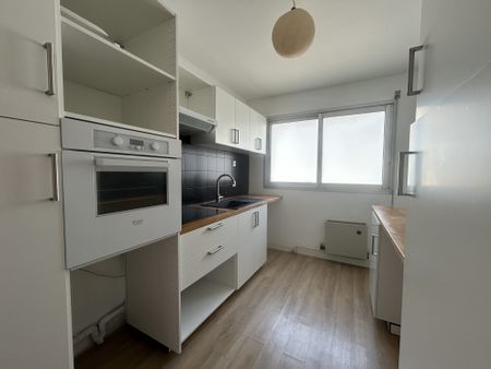 Location Appartement 4 pièces 95m² MARSEILLE 8ème - Photo 3