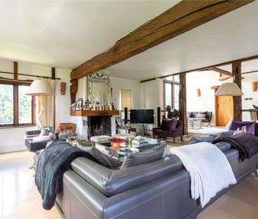 Grade II listed barn conversion set in an idyllic rural location on... - Photo 3