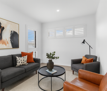 Elegance Meets Effortless Family Living. - Photo 2