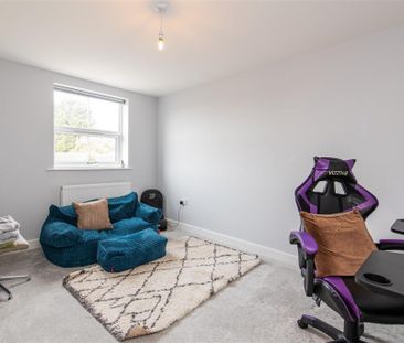 5 bed House - Detached To Let - Photo 3