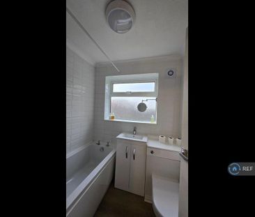 2 bedroom semi-detached house to rent - Photo 5