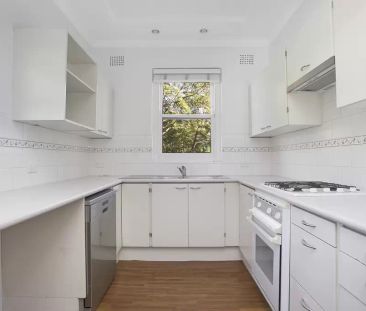 Gorgeous Townhouse with House Appeal - Photo 5