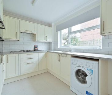 2 bedroom flat to rent - Photo 2