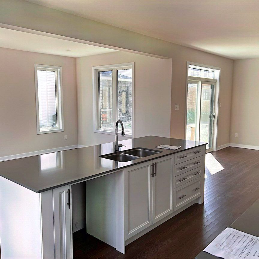 For Lease - 207 Conservancy Drive, Barrhaven, Ontario - Photo 1