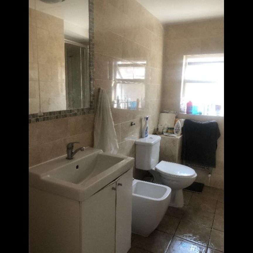 Room in a Shared House, Northwood Road, CR7 - Photo 2