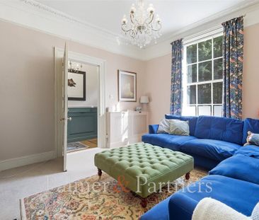 4 bedroom end of terrace house to rent - Photo 2