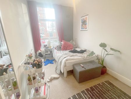 7 Bedroom Flat - Photo 3
