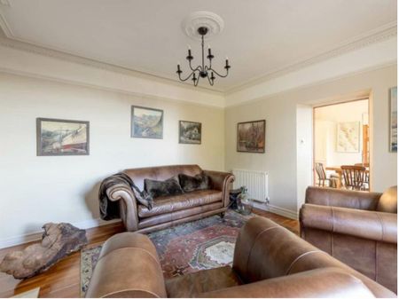 4 bedroom detached house to rent - Photo 2