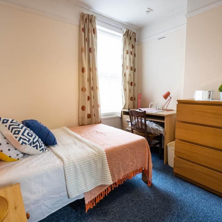 5 bedroom house to rent - Photo 1