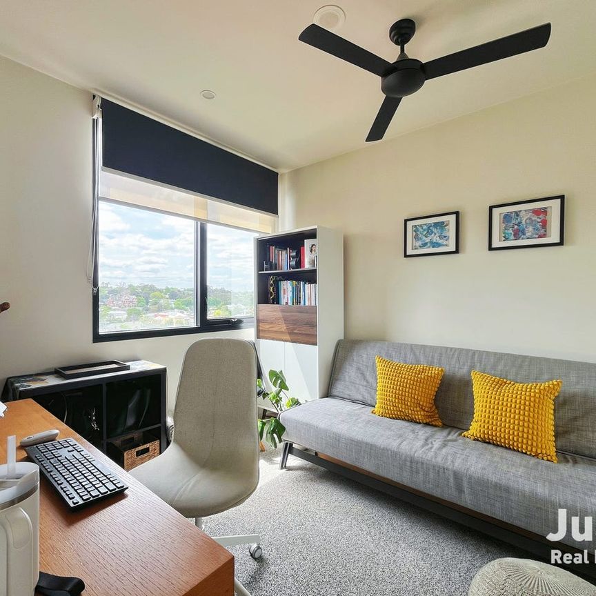 Modern 2-Bedroom Apartment in the Heart of Hawthorn East - Photo 1