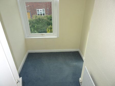 3 bedroom terraced house to rent - Photo 2