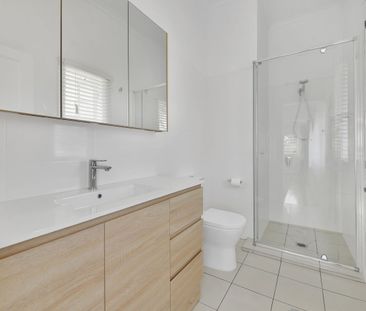 Renovated Three-Bedroom Home w/ Air-conditioning - Photo 4