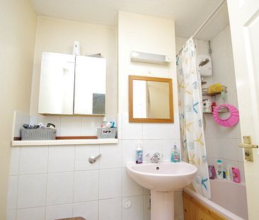 2 bedroom | Terraced house - Photo 5