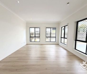 4 BEDROOM + STUDY TOWNHOUSE 100M TO WESTFIELD - Photo 4