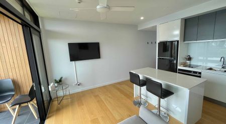 Fully Furnished 1 Bedroom, 1 Bathroom Apartment, 1 Car - Photo 4