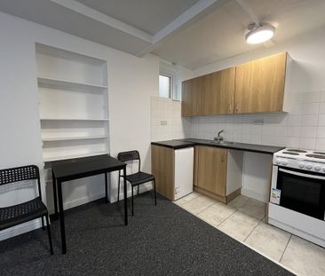 Studio to rent - Photo 2