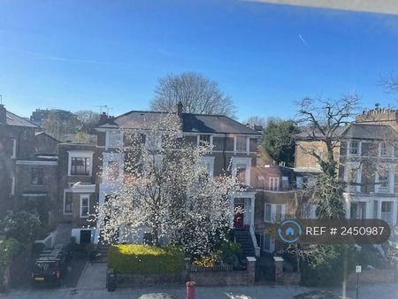 2 bedroom flat to rent - Photo 2