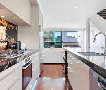 Stylish Ponsonby Living – 3 Bedrooms, 2 Bathrooms, Fully Furnished! - Photo 1