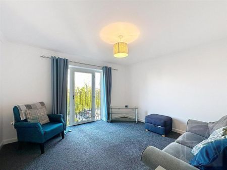 3 bedroom flat to rent - Photo 3