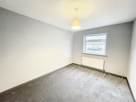 3 bedroom detached bungalow to rent - Photo 3