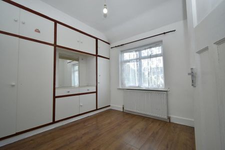 5 bedroom end of terrace house to rent - Photo 4