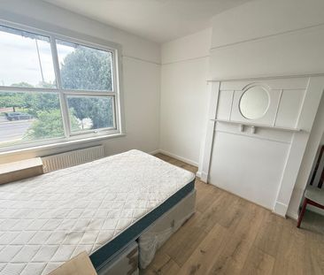 Room in a Shared Flat, Great West Road, TW5 - Photo 3