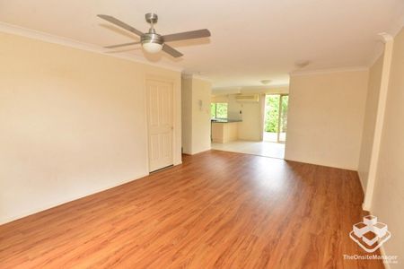 Walk to School! Spacious Townhouse for Rent in Sunnybank Hills - Photo 2