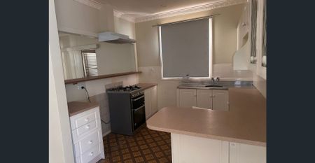 2 Bedroom and 1 Bathroom House for Rent in Port Augusta - Photo 4