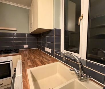 2 Bed Terraced House, Dalton Avenue, CR4 - Photo 5