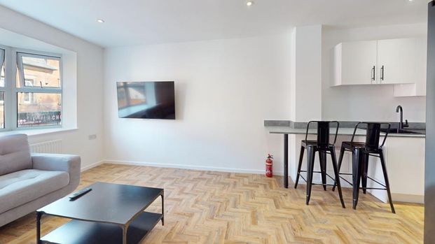6 bedroom house to rent - Photo 1
