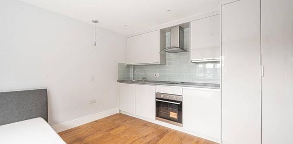 Studio to rent - Photo 2