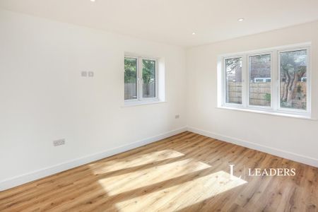 3 bedroom bungalow to rent - Photo 3