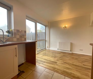 2 bedroom Mid Terraced House to let - Photo 5