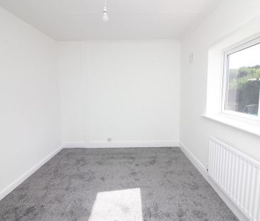 3 bedroom end of terrace house to rent - Photo 4