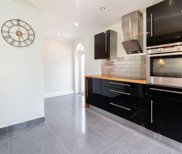 2 bed flat to rent in Alton Road, Poole, BH14 - Photo 1