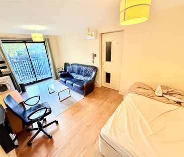 1 bedroom flat to rent - Photo 2