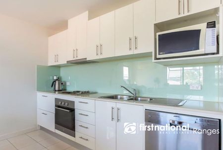 Charming Apartment in the Heart of Oakleigh - Photo 4