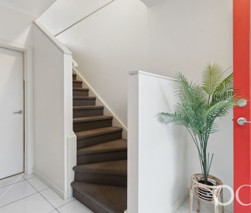 Open the Door To Solar-Powered Living in the Heart of Unley - Photo 3